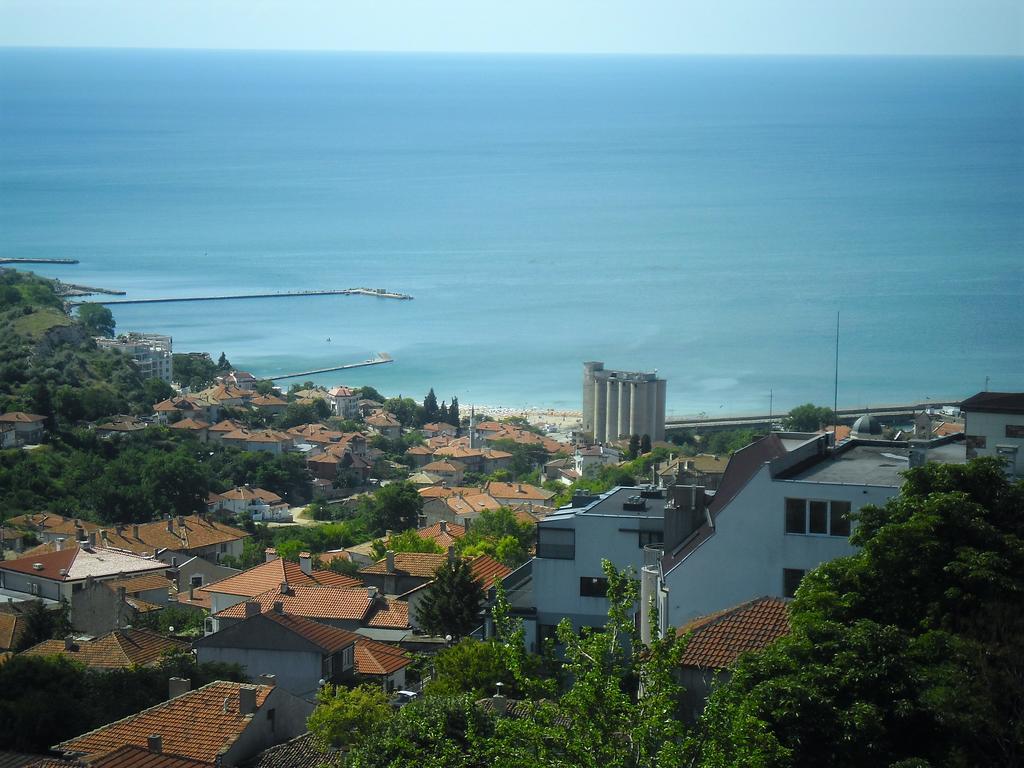 Guest Rooms Sea View Balchik Exterior foto