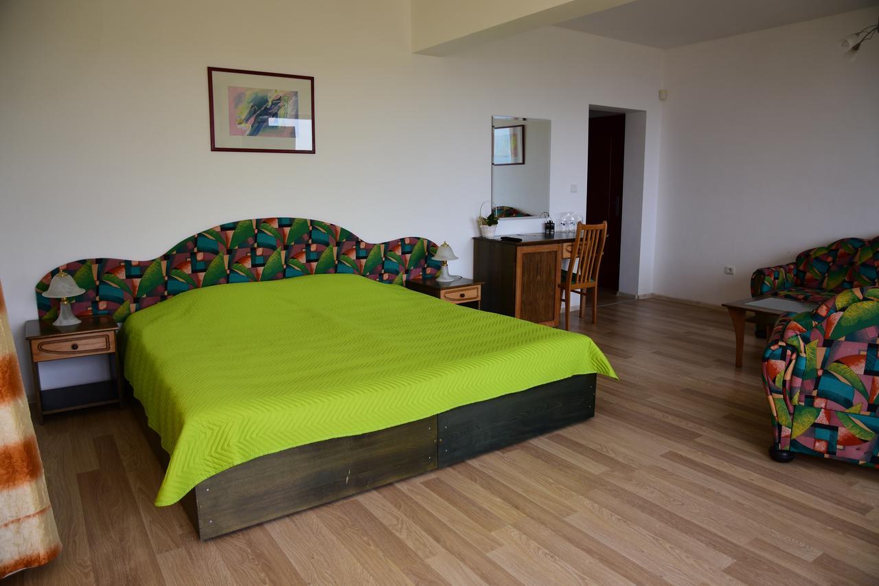 Guest Rooms Sea View Balchik Exterior foto